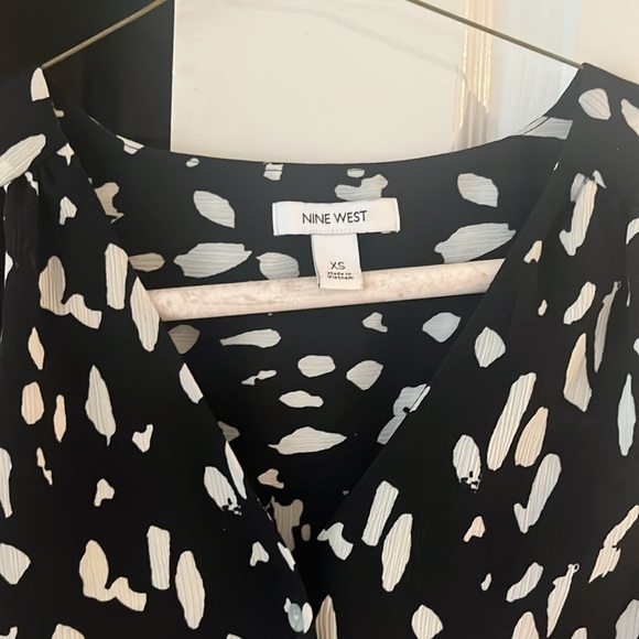 Nine West Small Sleeveless Button Down Tie Front Blouse - Picture 2 of 2